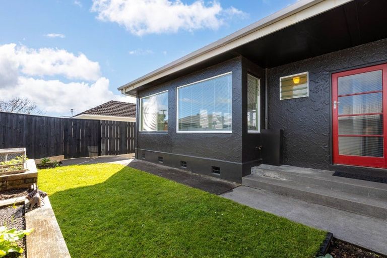 Photo of property in 126 Seaview Road, Westown, New Plymouth, 4310