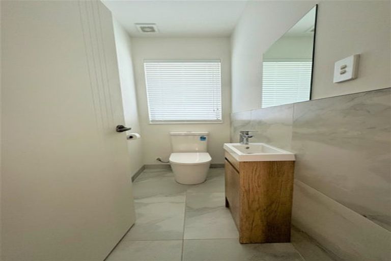 Photo of property in 12 William Calvert Drive, Swanson, Auckland, 0614