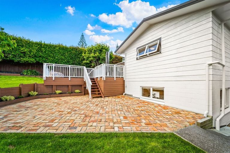 Photo of property in 70 Blakeborough Drive, Forrest Hill, Auckland, 0620