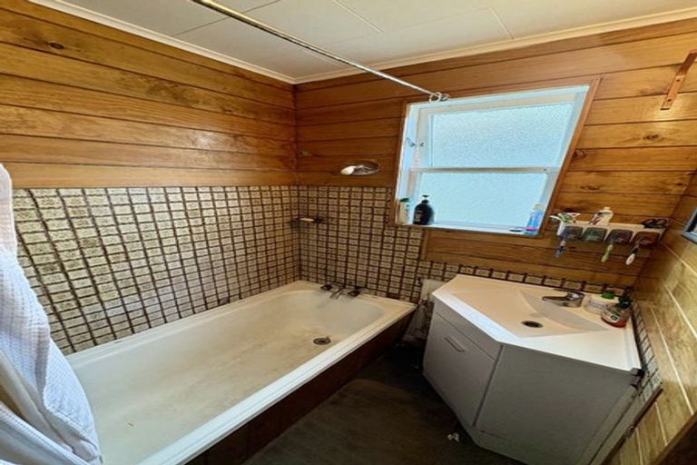 Photo of property in 3 Shearer Crescent, Naenae, Lower Hutt, 5011