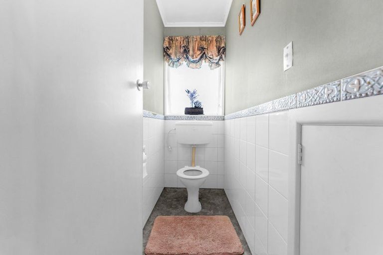 Photo of property in 6 Youngs Road, Papakura, 2110