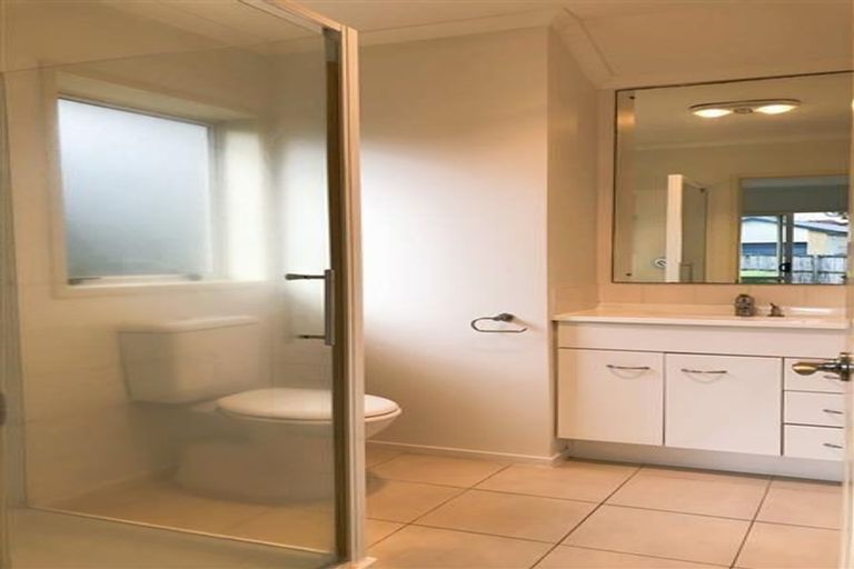 Photo of property in 48 San Marino Drive West, Henderson, Auckland, 0612