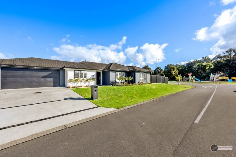 Photo of property in 5 Buddle Road, Wallaceville, Upper Hutt, 5018