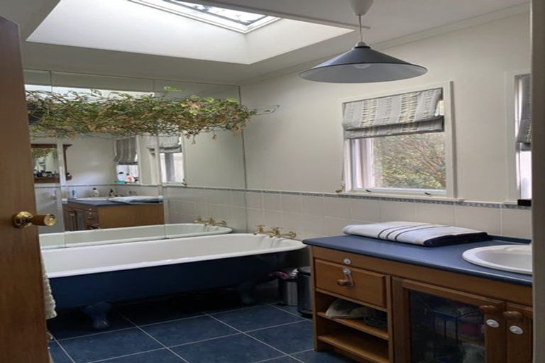 Photo of property in 107 Matipo Road, Mairangi Bay, Auckland, 0630