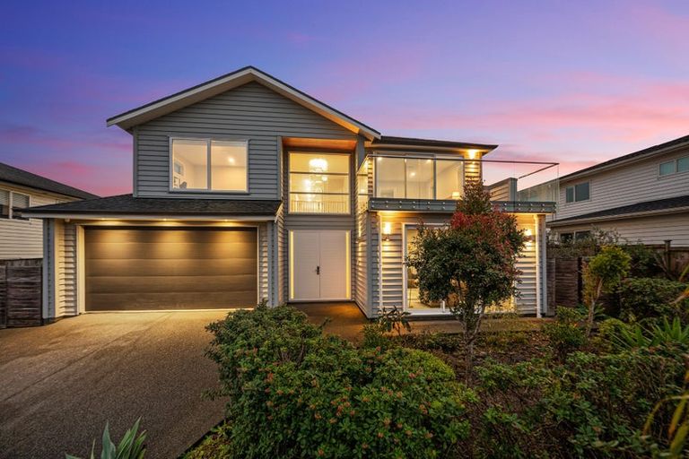 Photo of property in 6 Taraire Place, Orewa, 0931