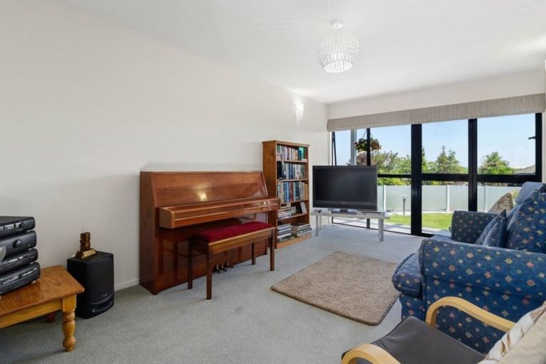 Photo of property in 28 Mark Place, Lynmore, Rotorua, 3010