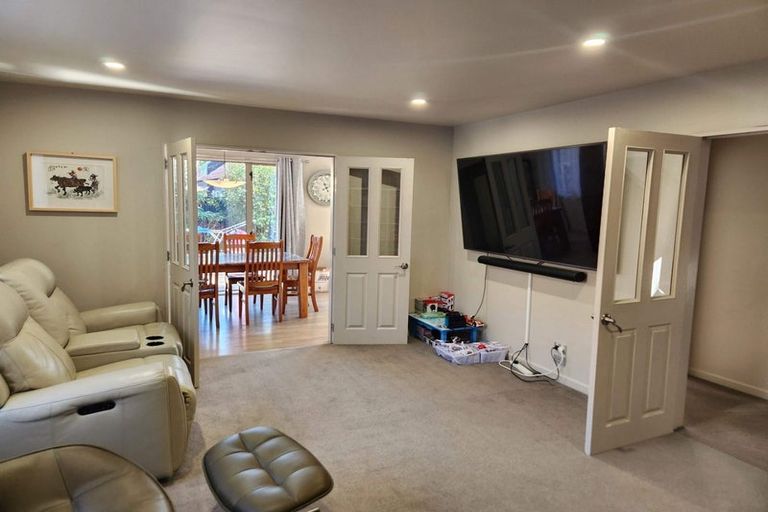 Photo of property in 135 Memorial Avenue, Burnside, Christchurch, 8053