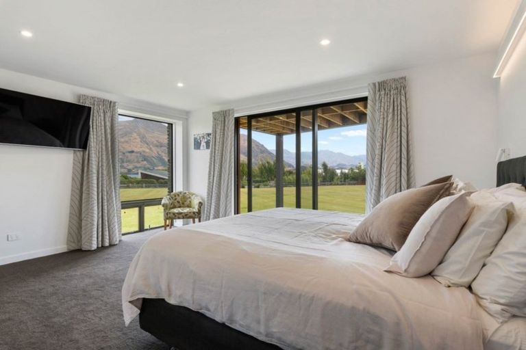 Photo of property in 314 Beacon Point Road, Wanaka, 9305