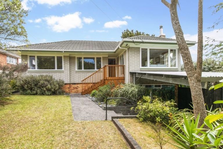 Photo of property in 32 Woodward Avenue, Mangere Bridge, Auckland, 2022