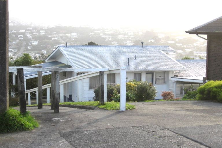 Photo of property in 10 Sloane Terrace, Newlands, Wellington, 6037