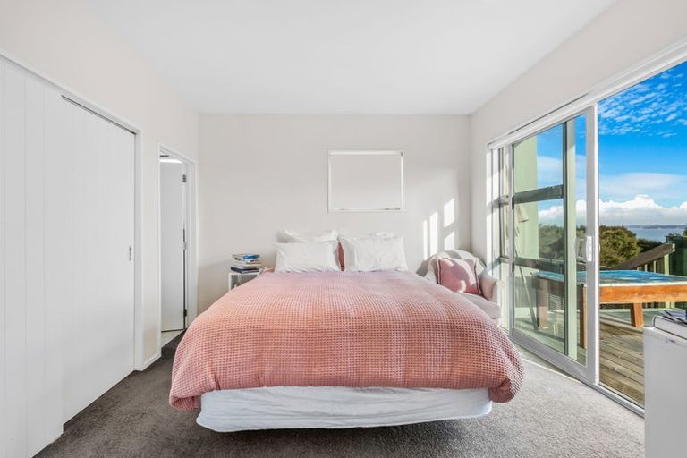 Photo of property in 87 Roberts Road, Matakatia, Whangaparaoa, 0930