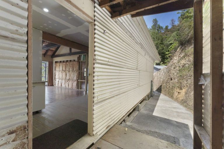 Photo of property in 84 Wyndham Road, Pinehaven, Upper Hutt, 5019