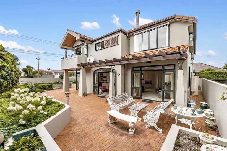 Photo of property in 12a Saltburn Road, Milford, Auckland, 0620