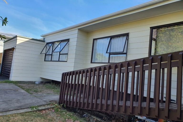 Photo of property in 2/1 Deuxberry Avenue, Northcote, Auckland, 0627
