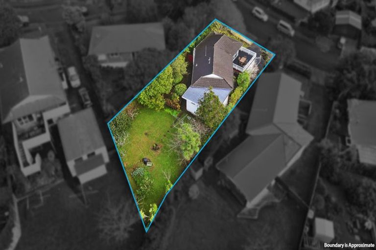 Photo of property in 33 Nevada Avenue, Pakuranga Heights, Auckland, 2010