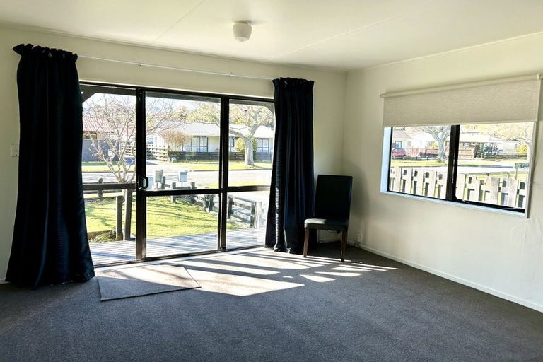 Photo of property in 49a Aquarius Drive, Kawaha Point, Rotorua, 3010