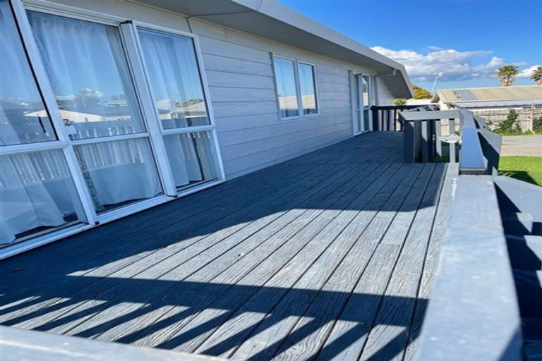 Photo of property in 2/43 Solveig Place, Randwick Park, Auckland, 2105