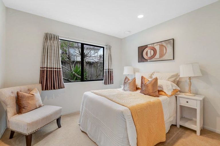 Photo of property in 1/21 Jumento Place, Unsworth Heights, Auckland, 0632