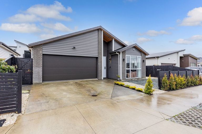 Photo of property in 5 Ropere Street, Kumeu, 0810