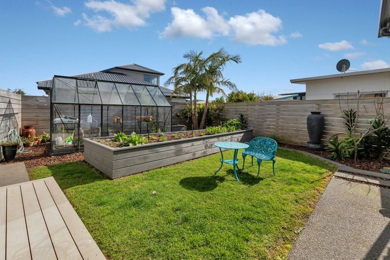 Photo of property in 13 Waitemata Drive, One Tree Point, 0118