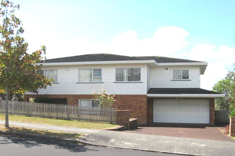 Photo of property in 70 Whiting Grove, West Harbour, Auckland, 0618