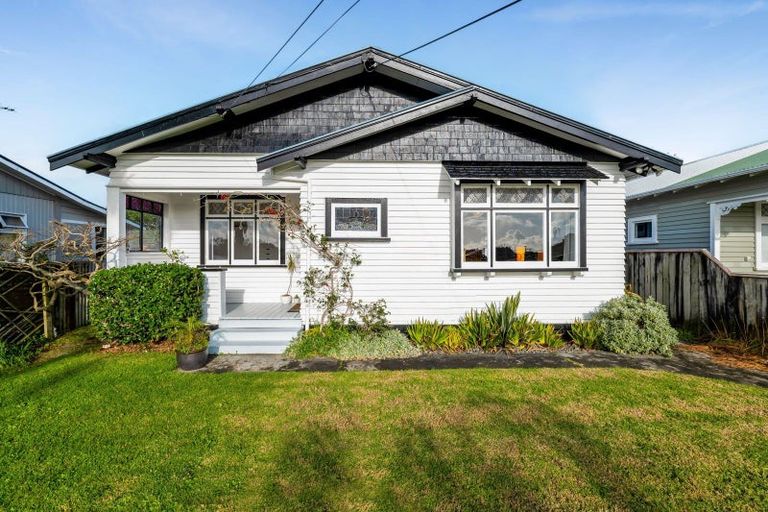 Photo of property in 19 Gaine Street, New Plymouth, 4310