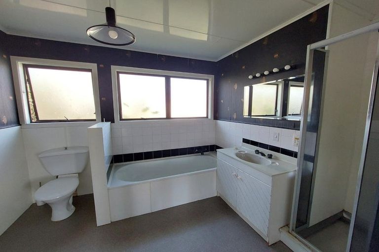 Photo of property in 5 Croydon Road, New Lynn, Auckland, 0600