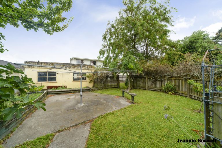 Photo of property in 5 Rangitira Avenue, Palmerston North, 4414