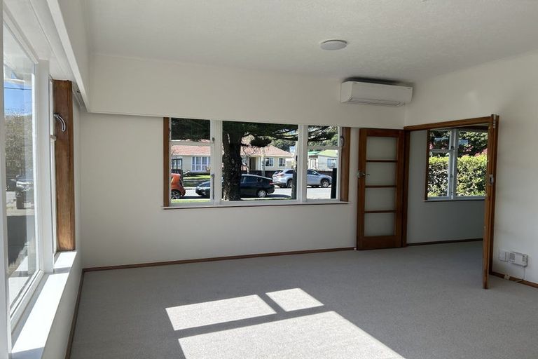 Photo of property in 16 Strathmore Avenue, Strathmore Park, Wellington, 6022