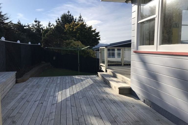 Photo of property in 18 Glen Alton Avenue, Paparangi, Wellington, 6037