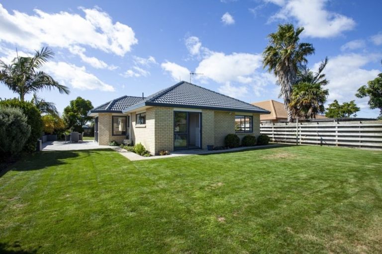 Photo of property in 122 Evans Road, Papamoa Beach, Papamoa, 3118