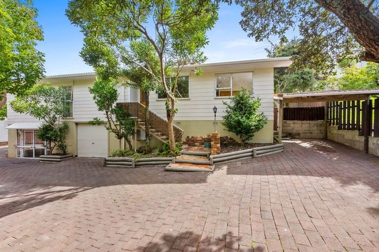 Photo of property in 1/56 Lavery Place, Sunnynook, Auckland, 0632