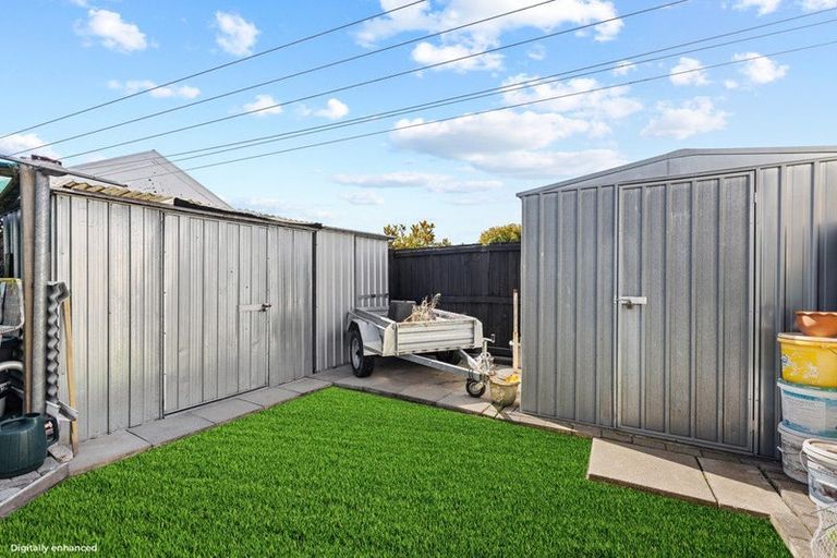 Photo of property in 15 Waratah Street, Avondale, Christchurch, 8061