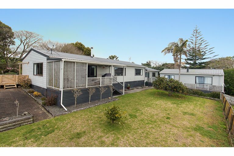 Photo of property in 120 Colombo Road, Waiuku, 2123