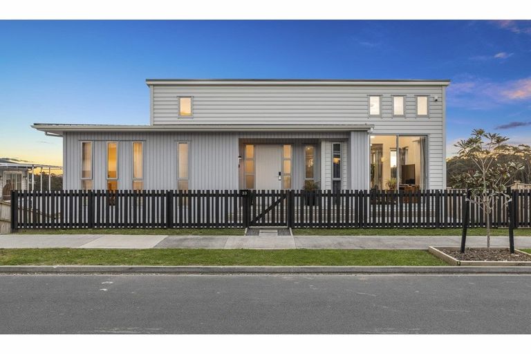 Photo of property in 33 Takurua Terrace, Orewa, 0931