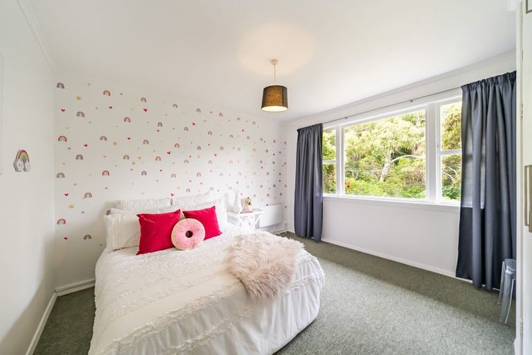 Photo of property in 5 Winchester Avenue, Pinehaven, Upper Hutt, 5019