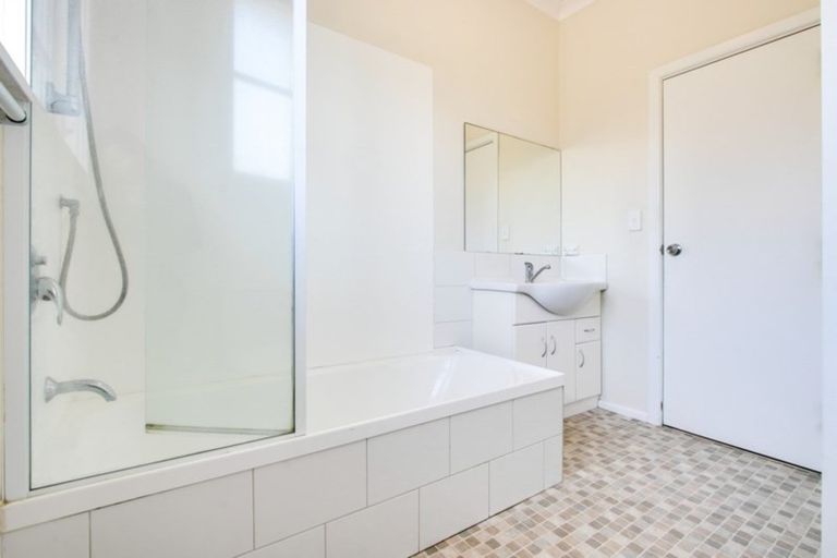 Photo of property in 100 Guppy Road, Taradale, Napier, 4112