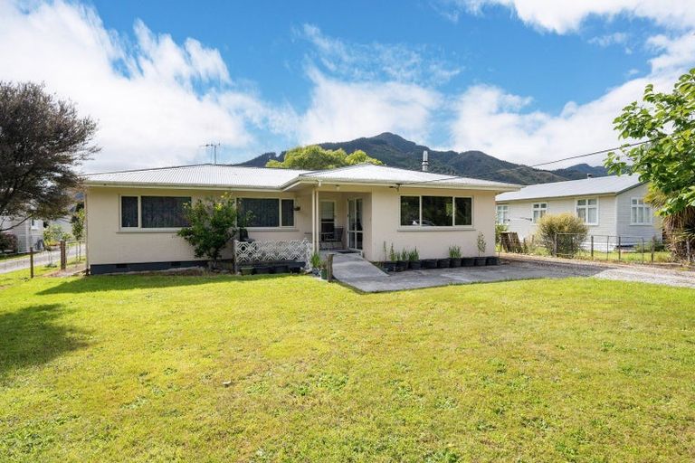 Photo of property in 153 Fairfax Street, Murchison, 7007