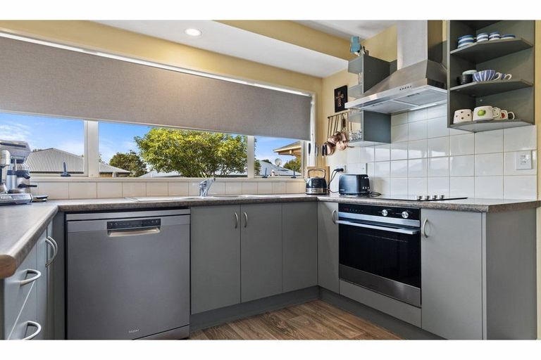 Photo of property in 3 Magnolia Lane, St Albans, Christchurch, 8052