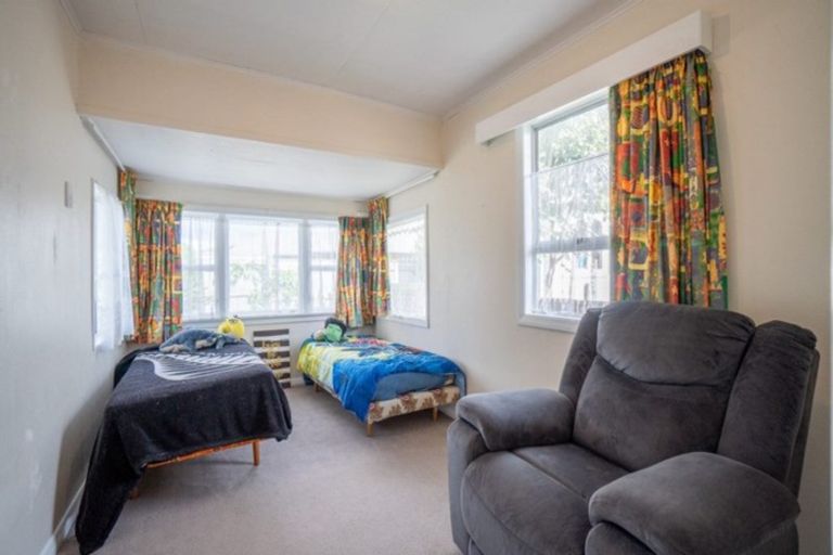 Photo of property in 330 Featherston Street, Palmerston North, 4414