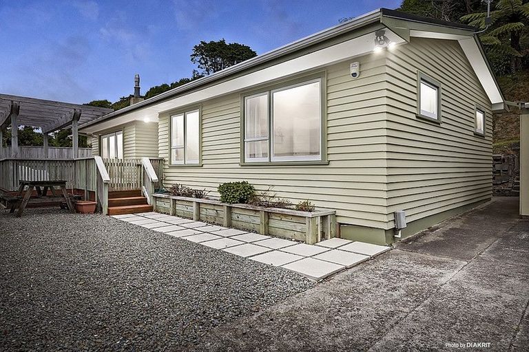 Photo of property in 58 Salford Street, Newlands, Wellington, 6037