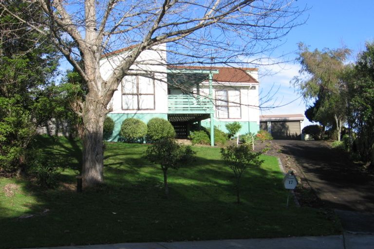 Photo of property in 17 Ransom Smyth Drive, Goodwood Heights, Auckland, 2105