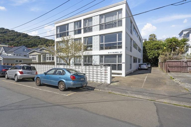 Photo of property in Victoria Court, 10/4 Queen Street, Mount Victoria, Wellington, 6011