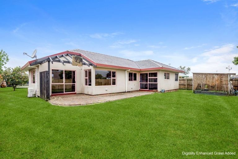 Photo of property in 13 Brookesmith Drive, Waiuku, 2123