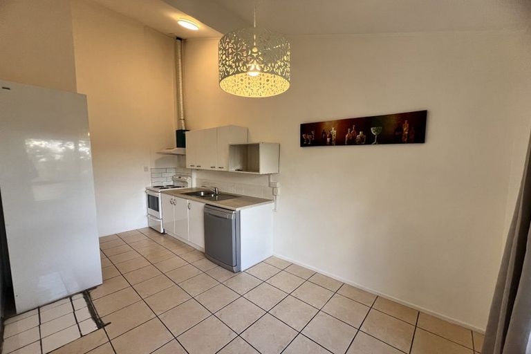 Photo of property in 1/4 Braund Place, Glenfield, Auckland, 0629