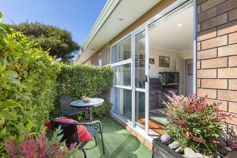 Photo of property in 10 Ryden Place, Glen Eden, Auckland, 0602