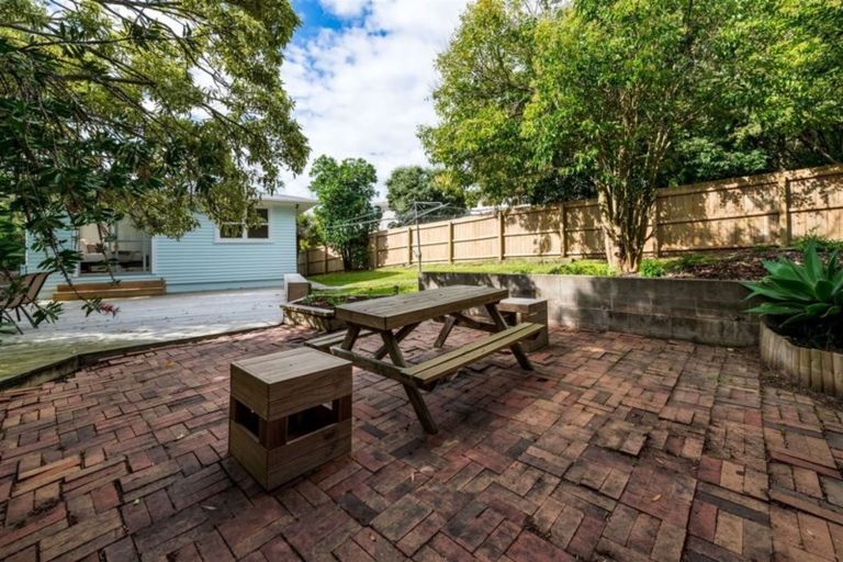 Photo of property in 2 Taioma Crescent, Te Atatu Peninsula, Auckland, 0610