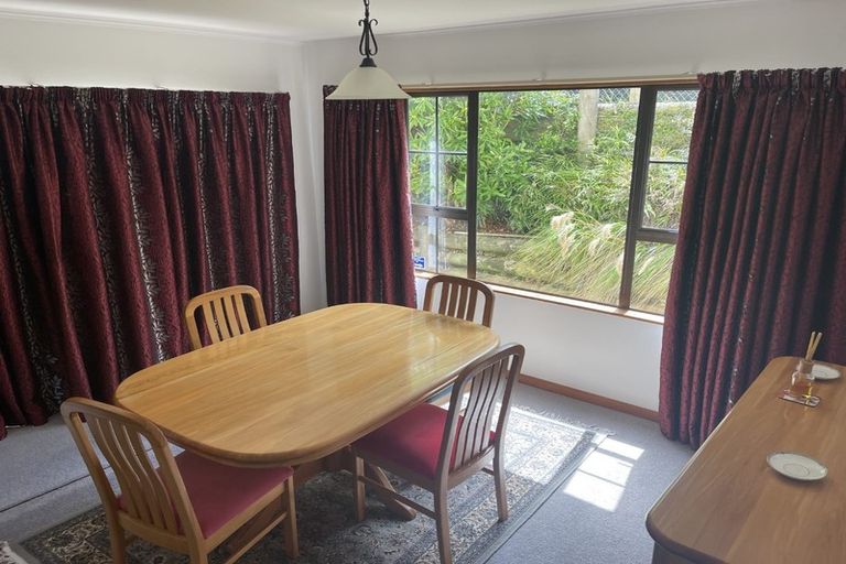 Photo of property in 5 Thatcher Crescent, Crofton Downs, Wellington, 6035