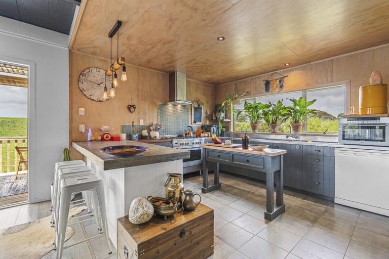 Photo of property in 15 Linda Street, Oakura, 4314