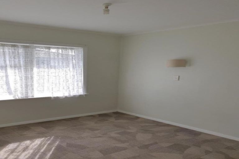 Photo of property in 2/40 Sutton Crescent, Papakura, 2110